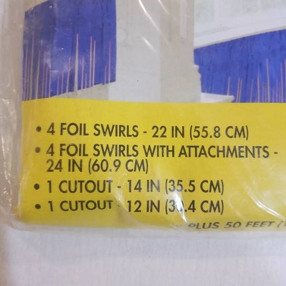 Giant Room Decorating Kit FOOTBALL - The Party Zone - 22 Pieces Mega Value Pack. - Picture 7 of 12